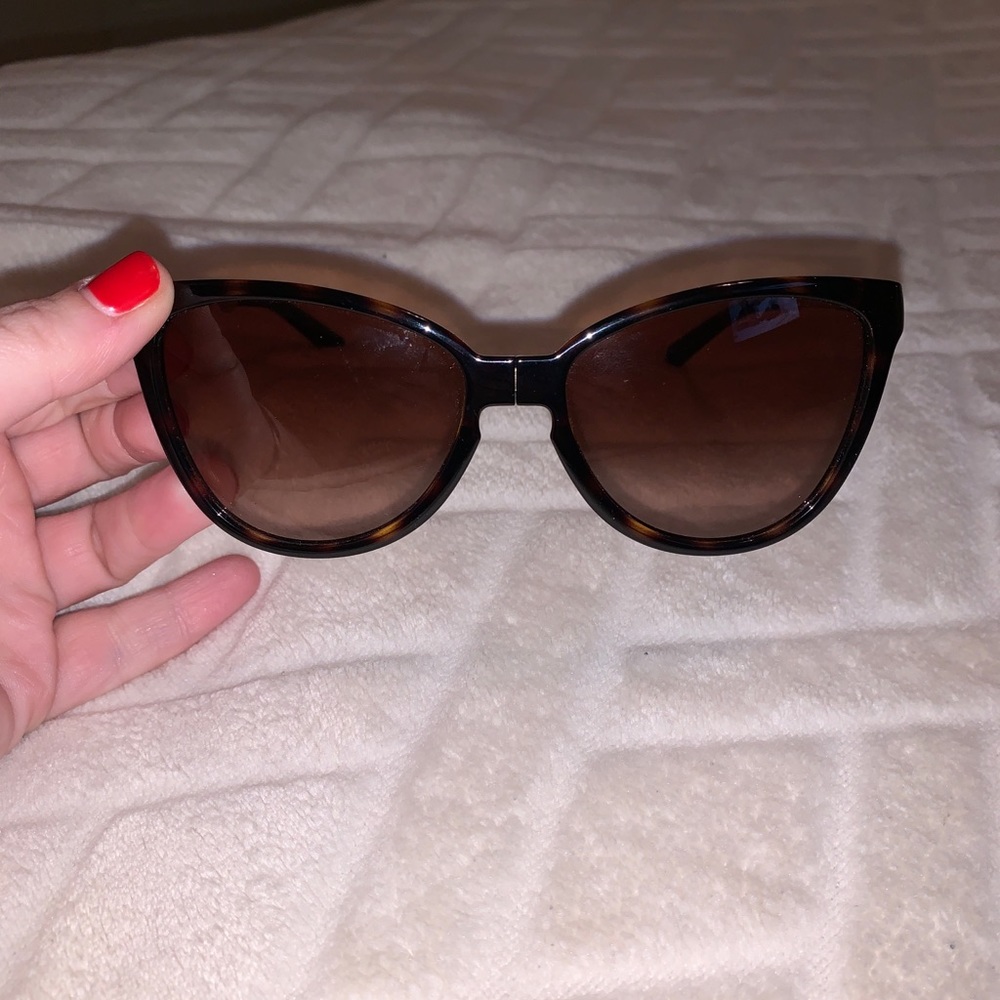 Tory Burch - Collapsible Sunglasses